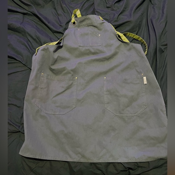 Culinary Classics dark gray cross back butcher’s apron - Picture 1 of 3